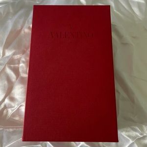 Valentino Garavani shoe box (39 Rockstuds sandals)